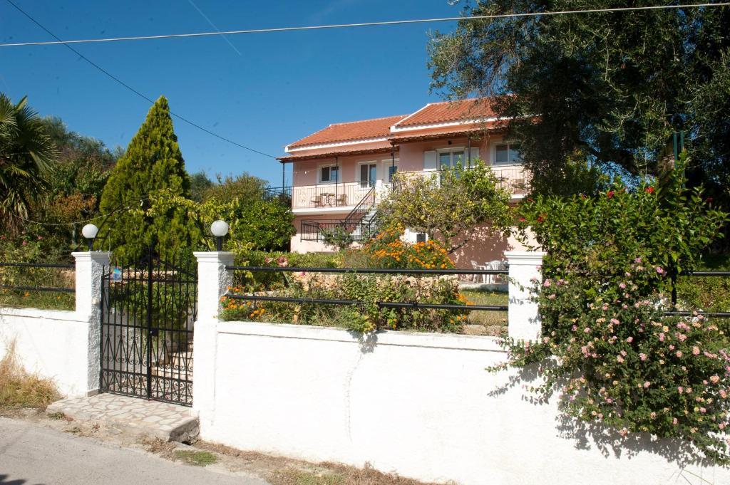 Maria's Paradise דירה Astrakeri